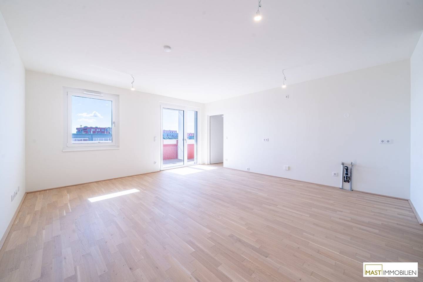 Apartment near Badeteich Hirschstetten with balcony