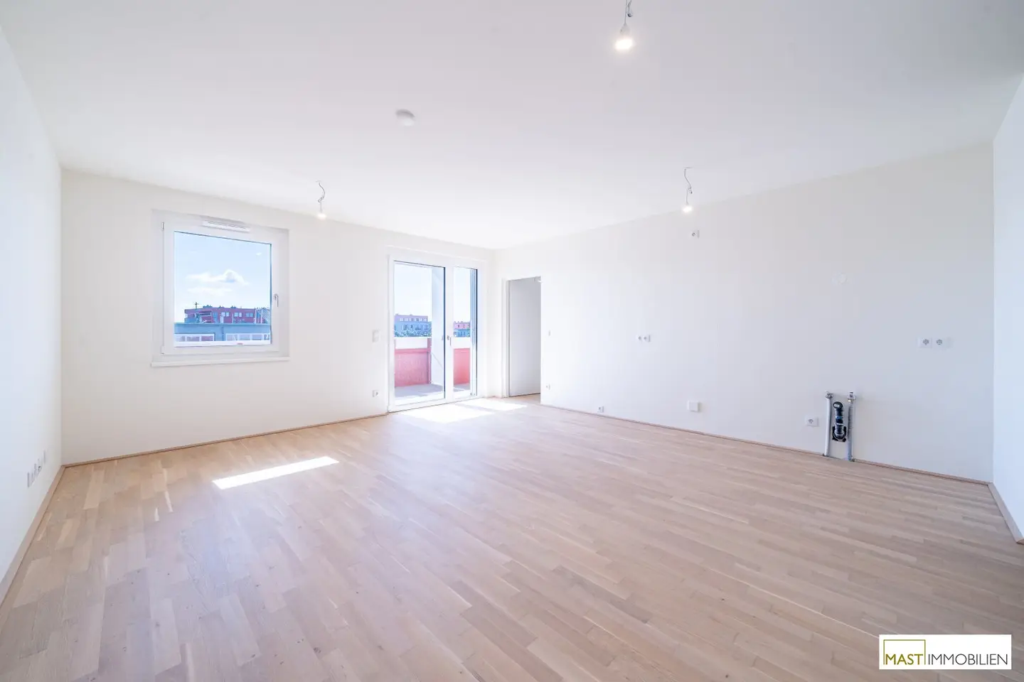 Apartment near Badeteich Hirschstetten with balcony