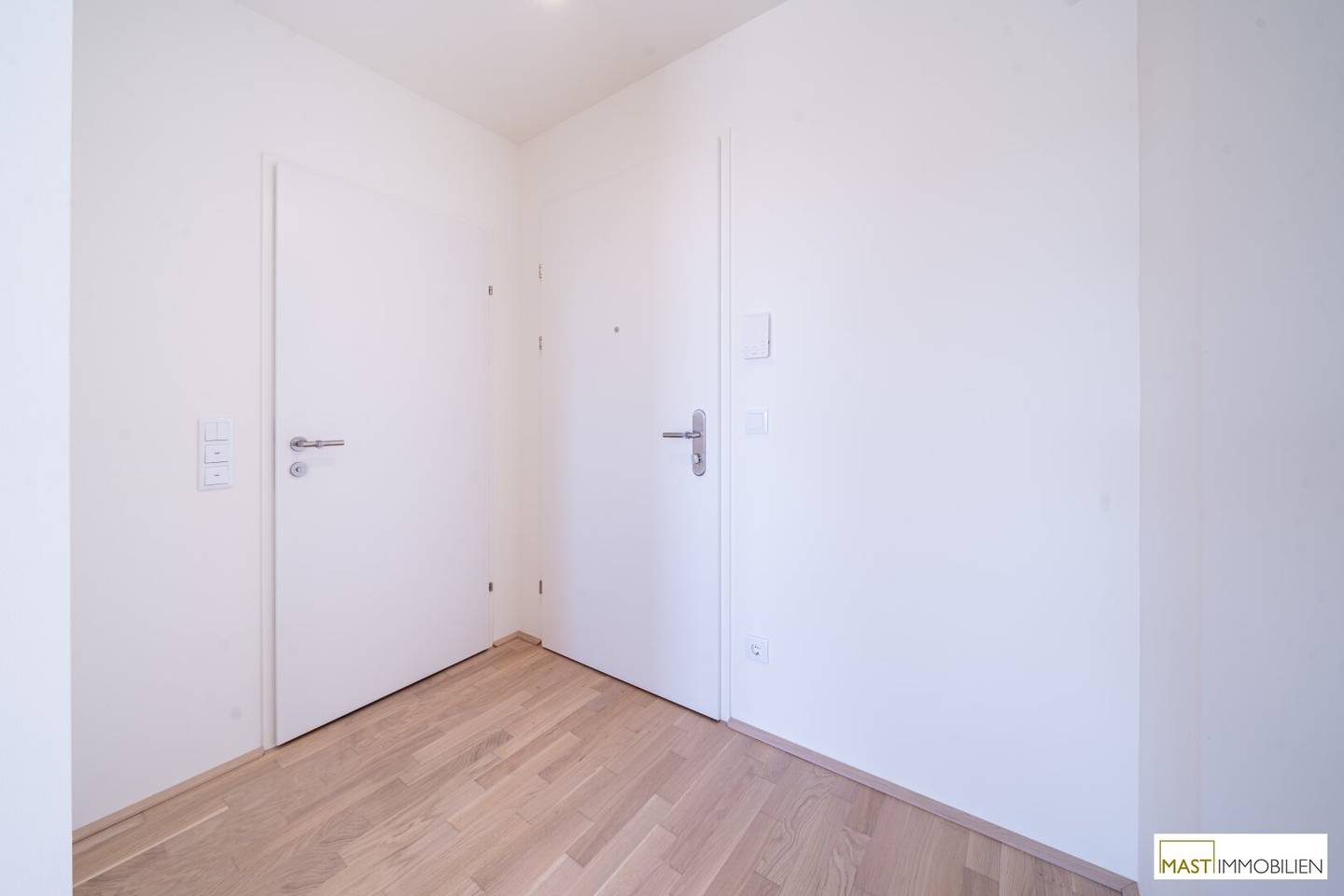 Apartment near Badeteich Hirschstetten with balcony