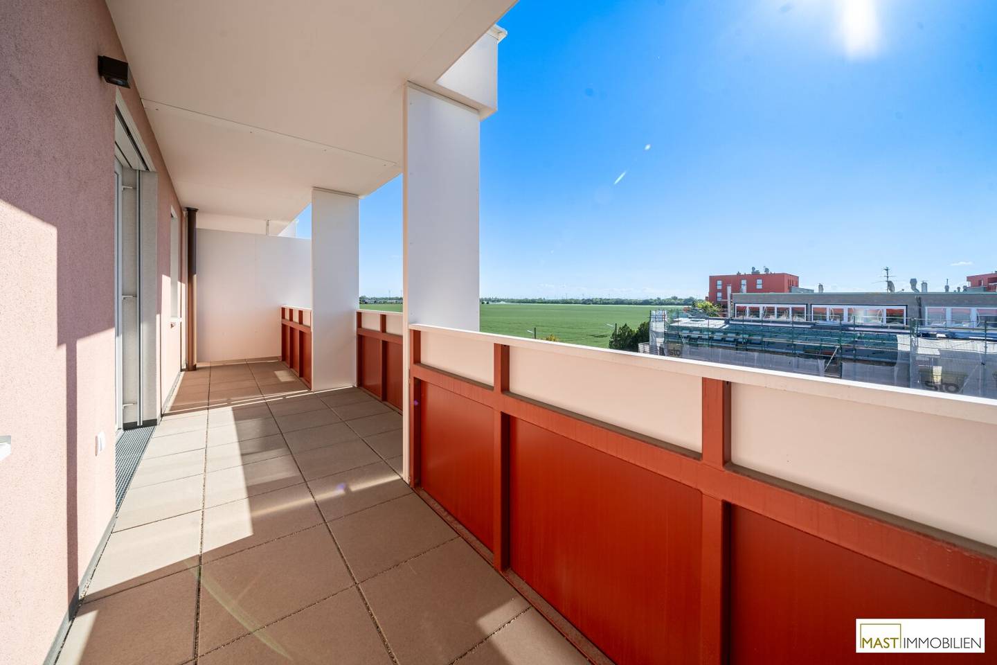 Apartment near Badeteich Hirschstetten with balcony