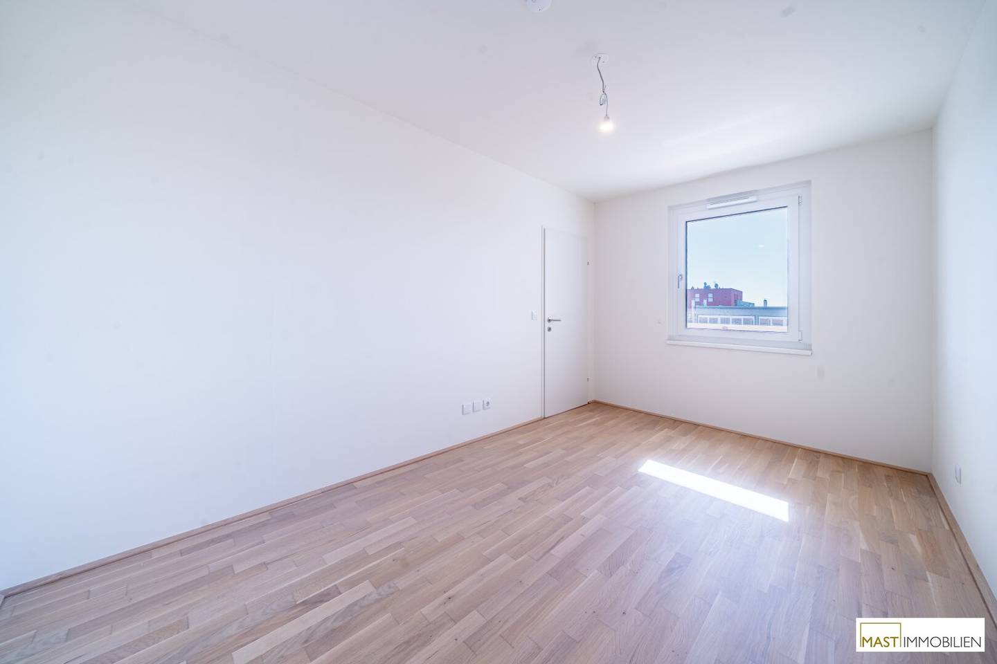 Apartment near Badeteich Hirschstetten with balcony