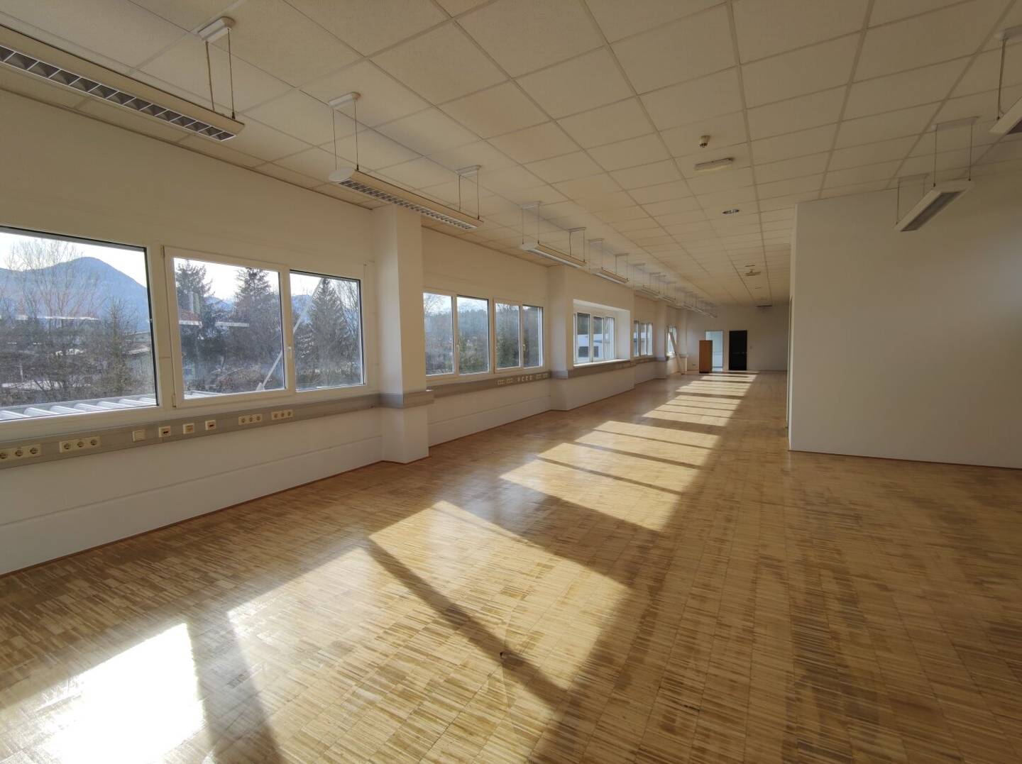 RENT: Bright office space 300-600m² in a good location in Kramsach