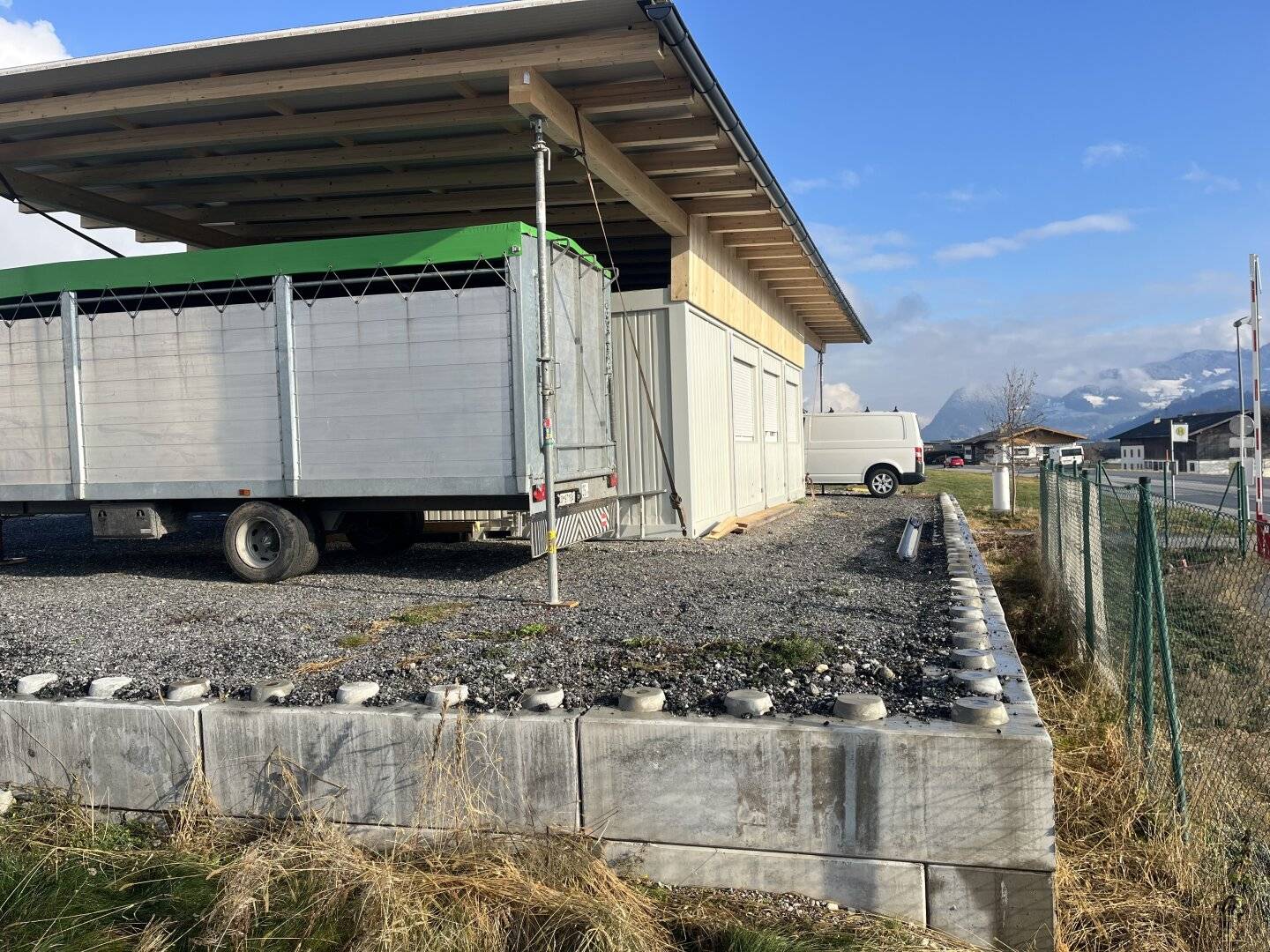 Storage space / car dealership, approx 460 m² to 700 m², partly covered outdoor area with 2 double containers and excellent highway access to Wiesing Autobahn on-ramp? No trailing punctuation? But we must provide text.