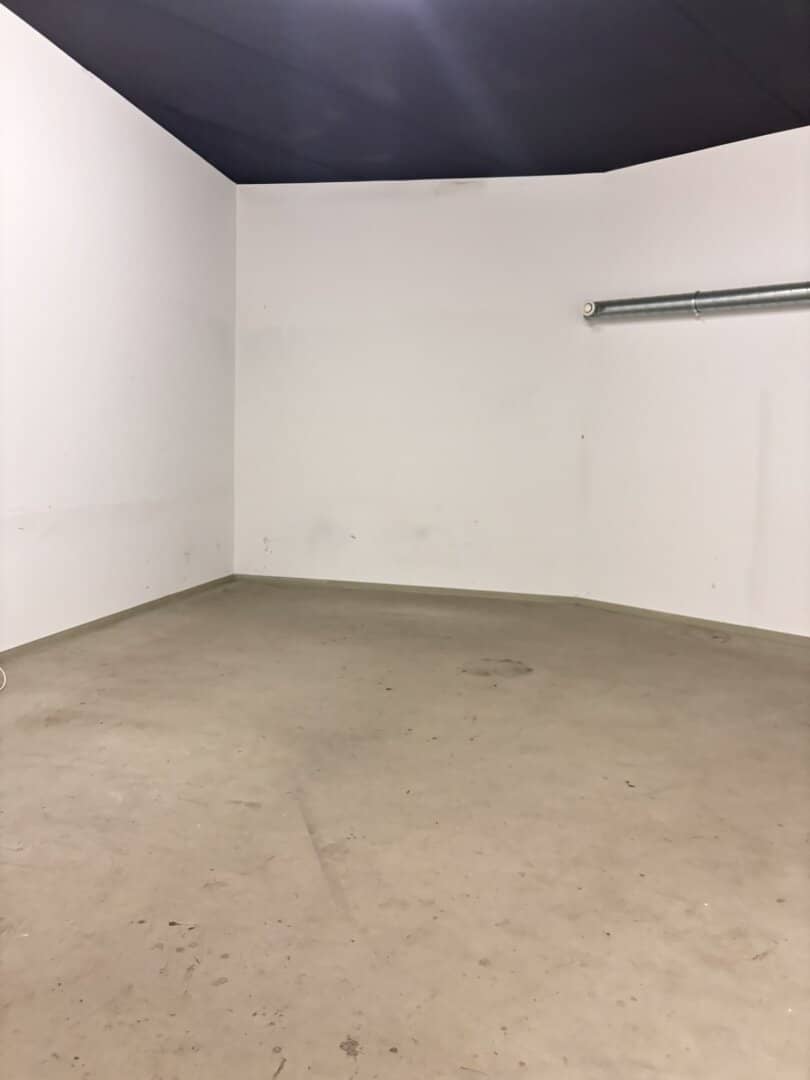 Storage space in a new building for rent and de
