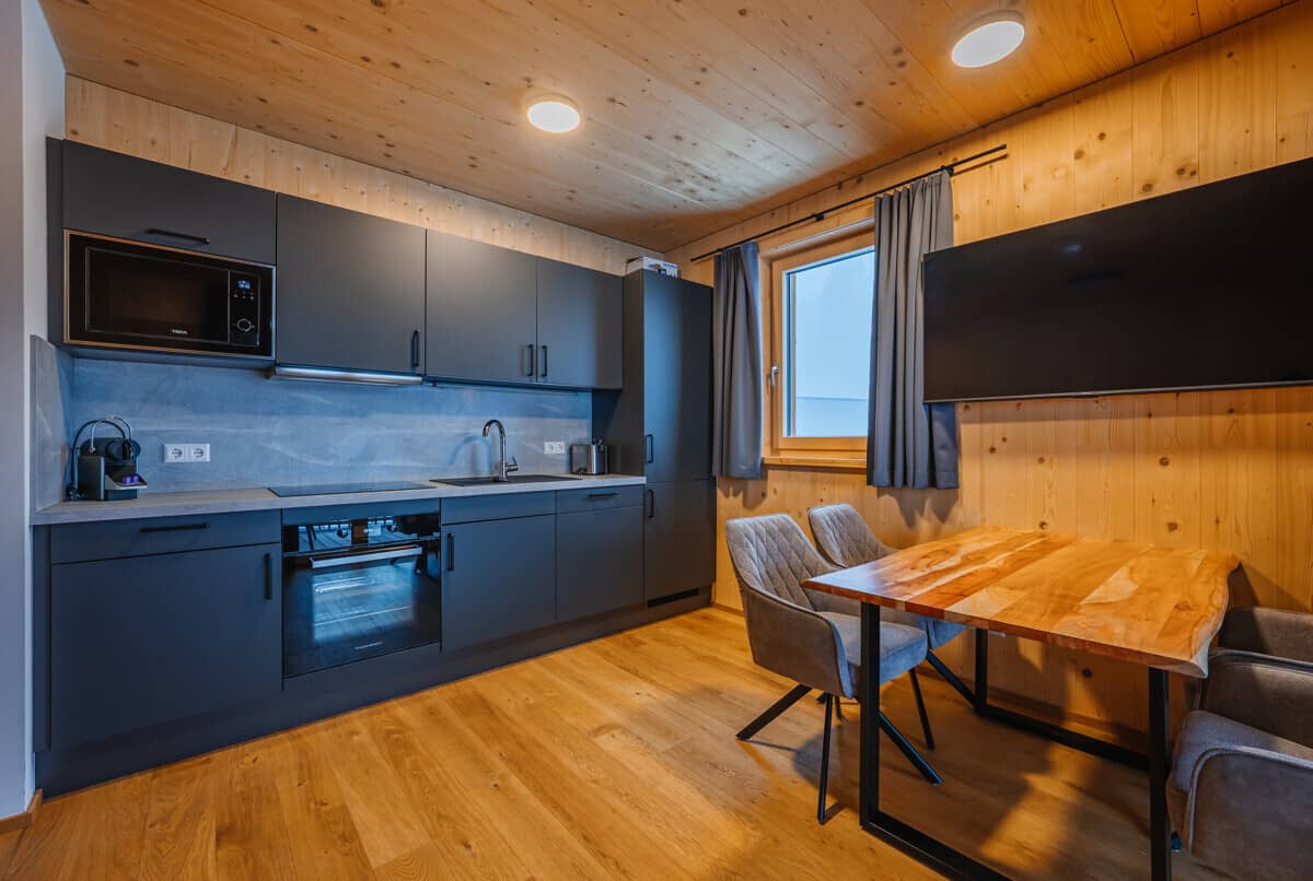 Ground floor apartment on piste balcony parking
