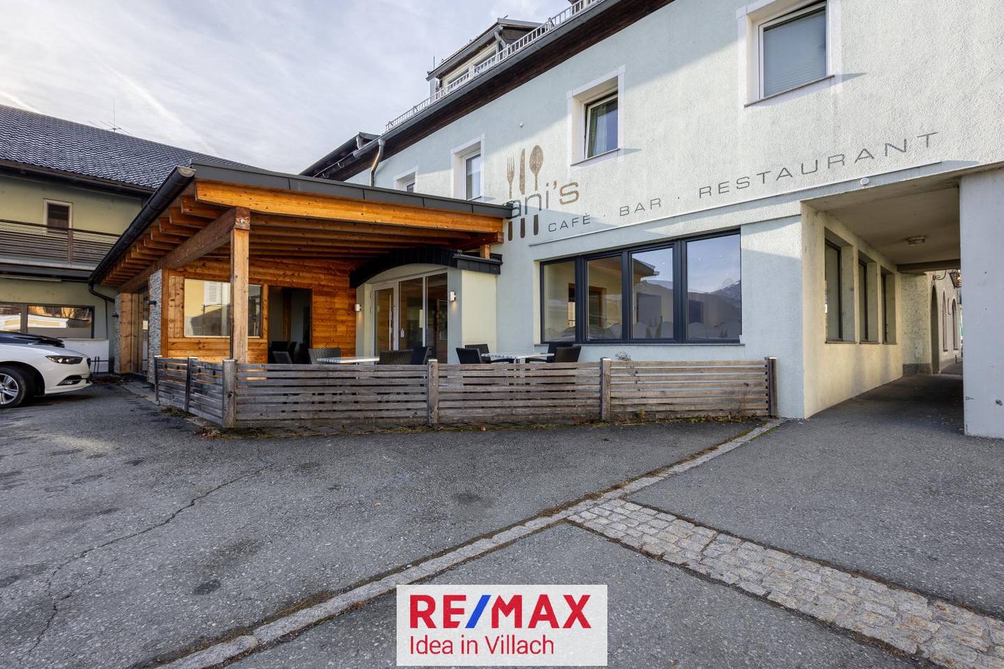 Apartment in the village center with guest terrace that stands out for its location and outdoor seating in a renowned gastronomy property