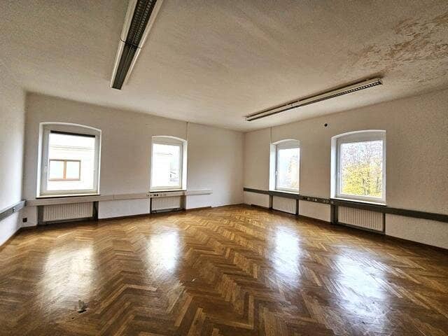 2-room office in a historic, former directors' building