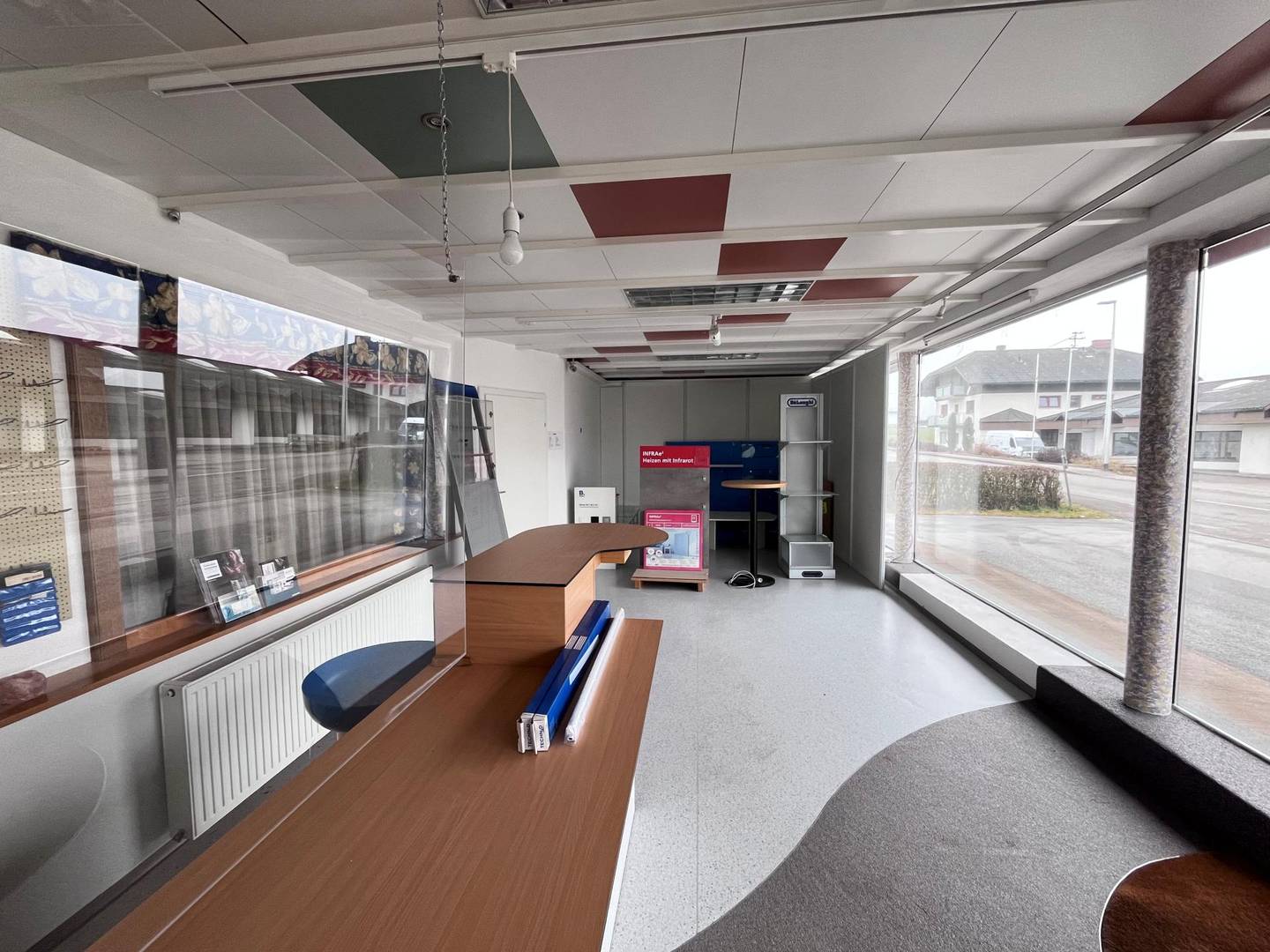 Büro, Geschäftsfläche und Lager zum vermieten!