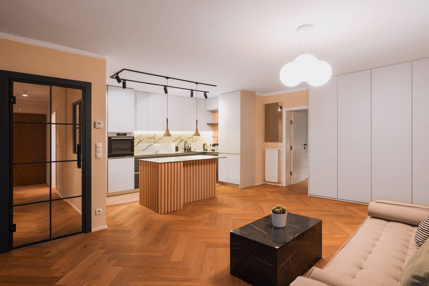 Charming Apartment with Parquet and Fitted Kitchen