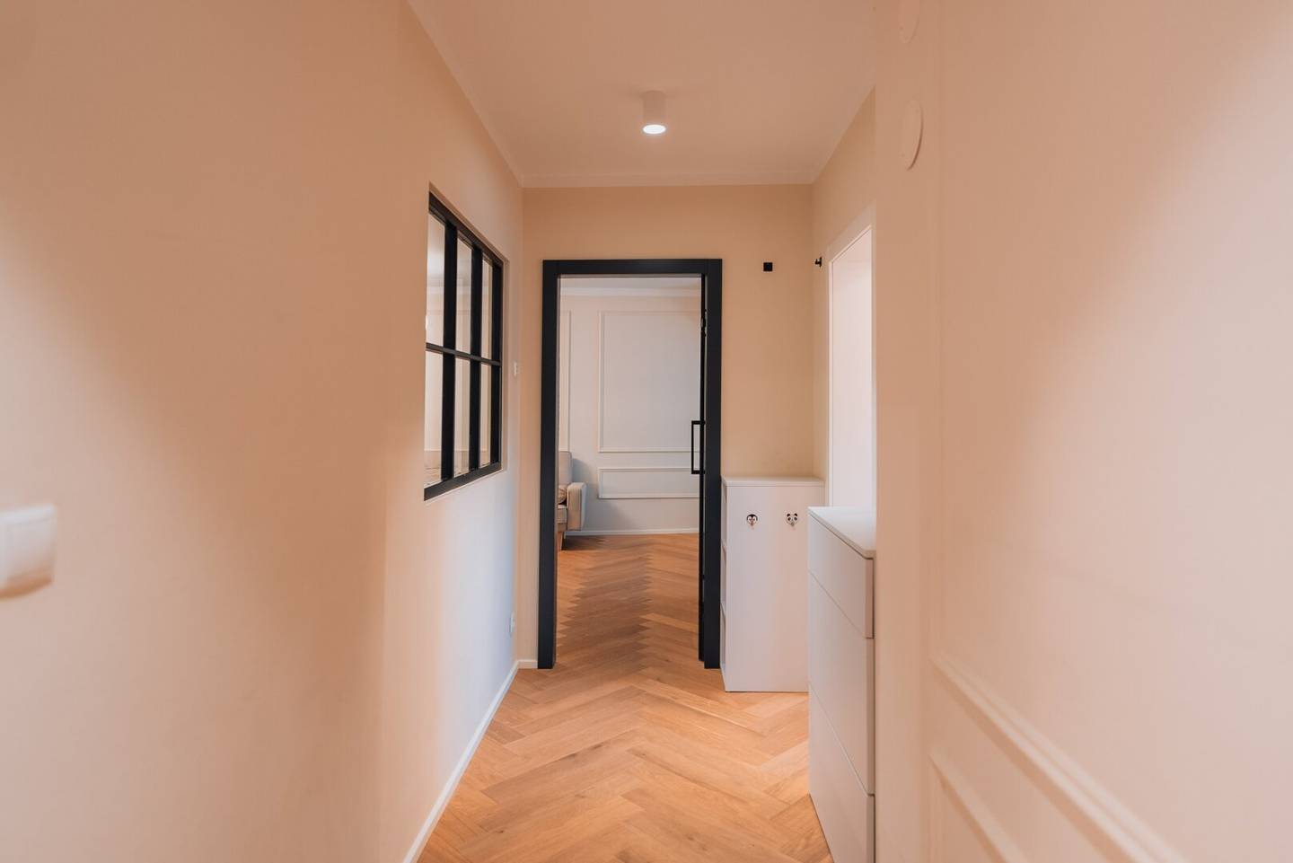 Charming Apartment with Parquet and Fitted Kitchen