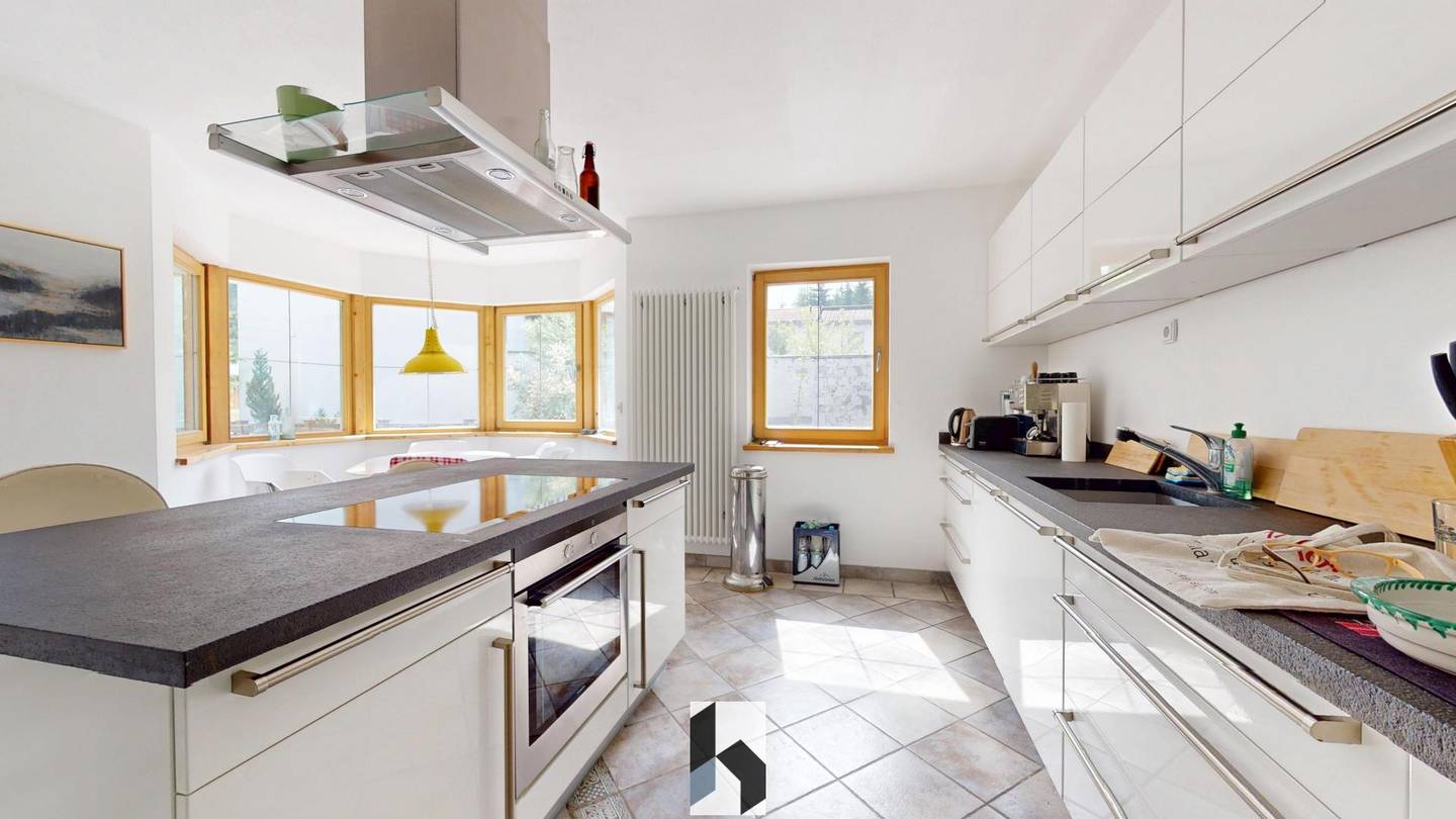 Großzügiges Wohnhaus mit viel Entwicklungspotential zu verkaufen!