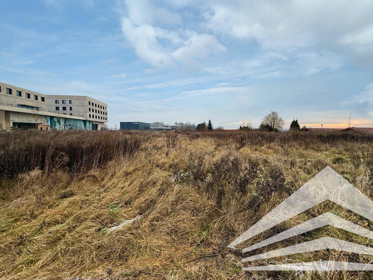 9.127 m² Gewerbegrundstück in Pasching nahe Plus City, MB1 Widmung