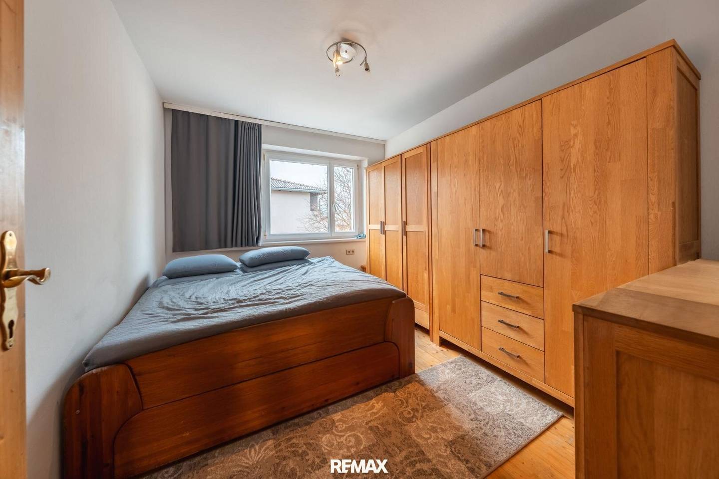 Apartment in suburban location with balcony and parking