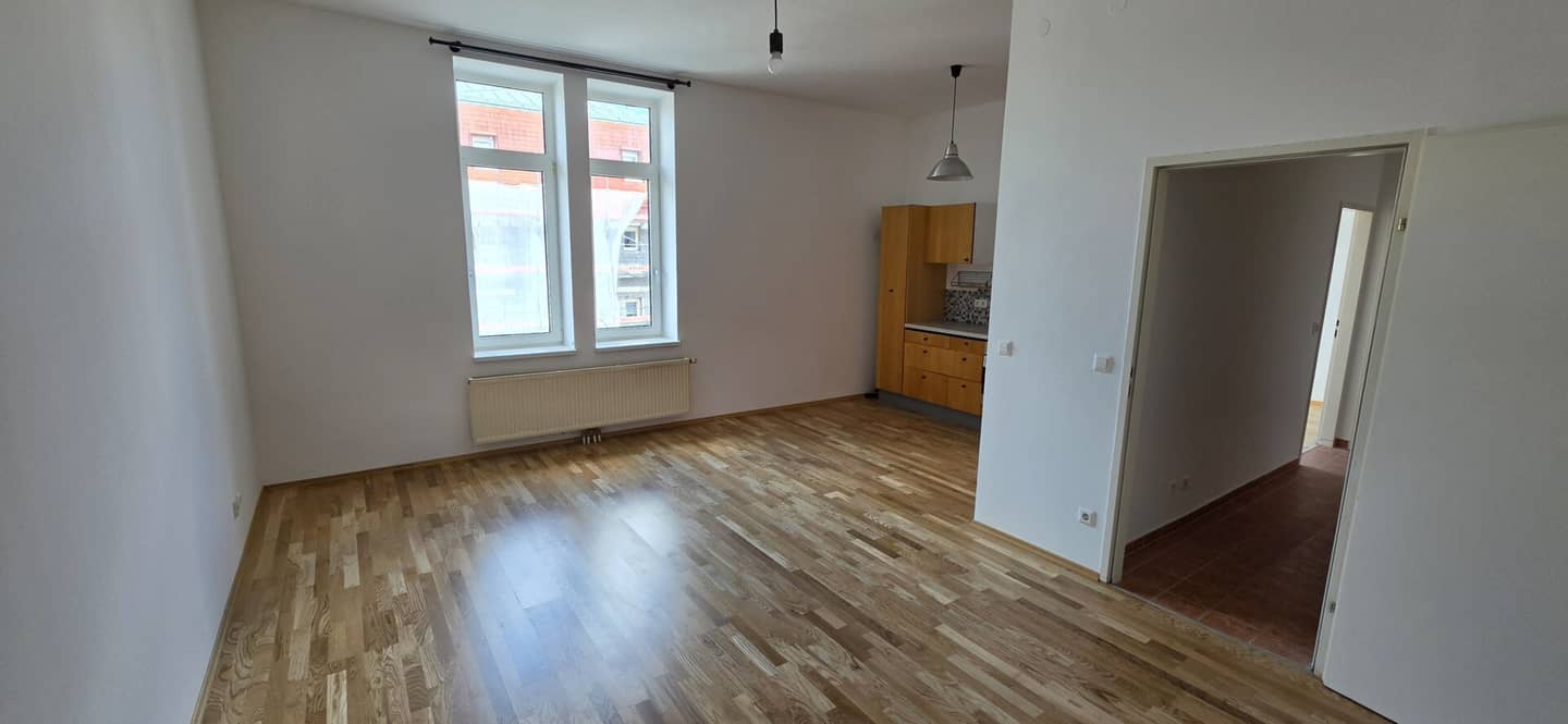 Bright quiet apartment with lift and newly renovated