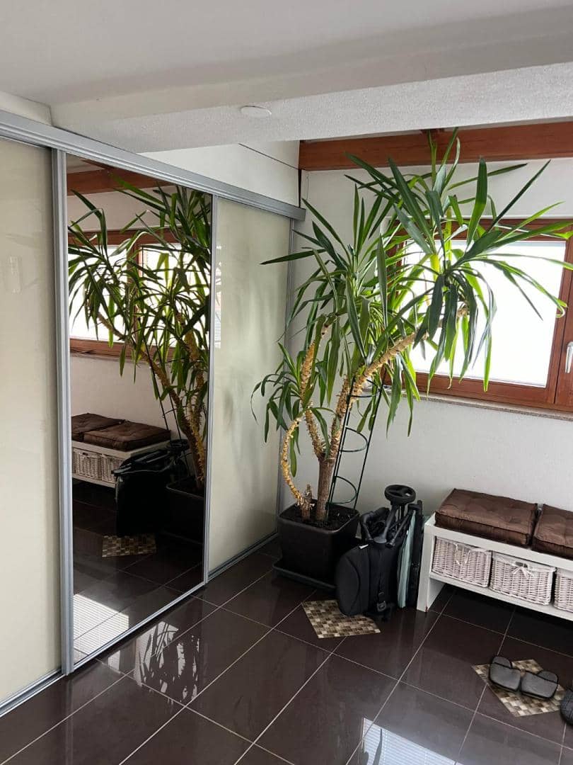 Top floor furnished apartment with roof terrace