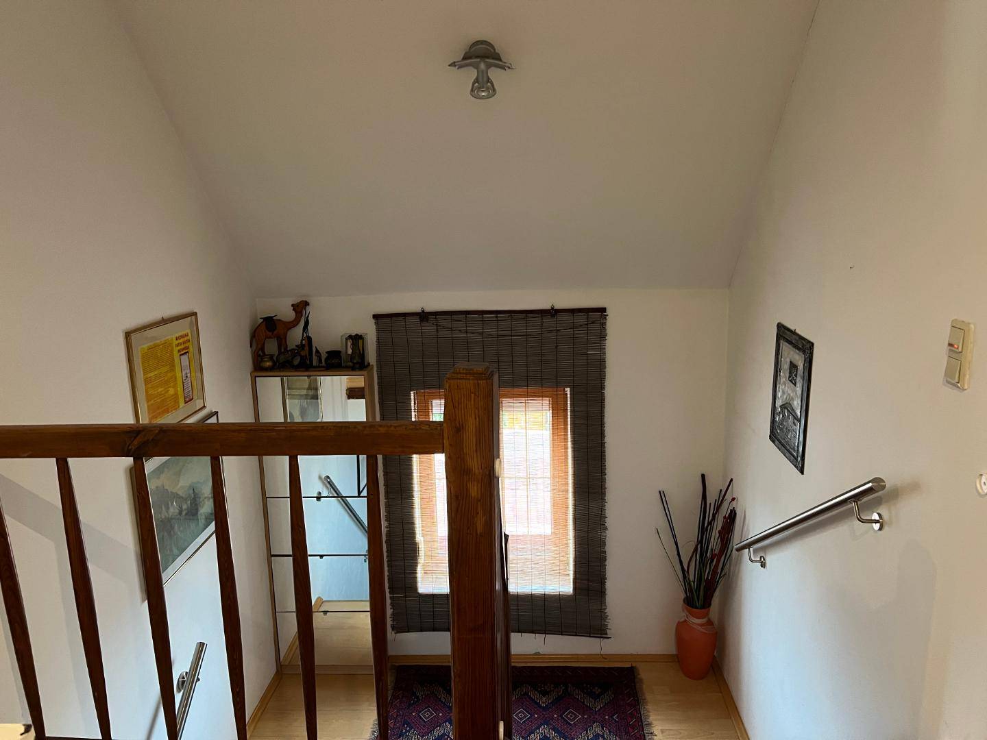 Top floor furnished apartment with roof terrace