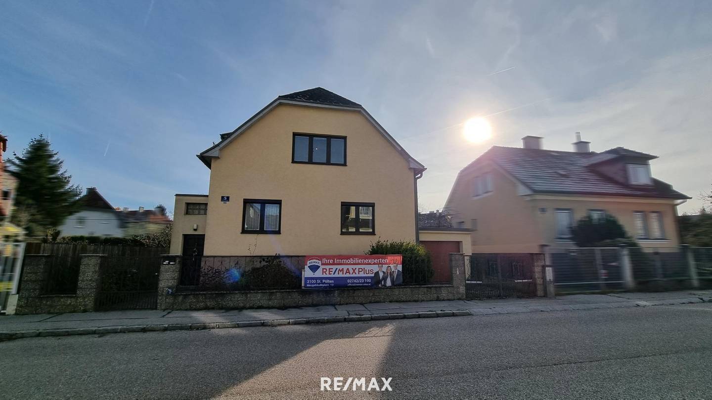 Einfamilienhaus mit Wintergarten, Garage und Heizung in St. Pölten