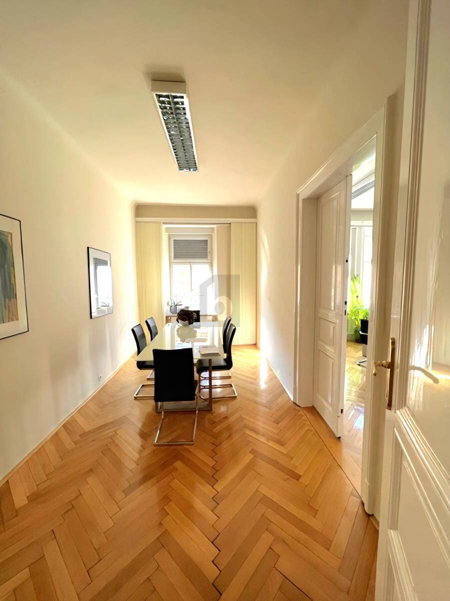 Altbau-Bürofläche im Zentrum von Graz – flexibel nutzbar, Parkplatz