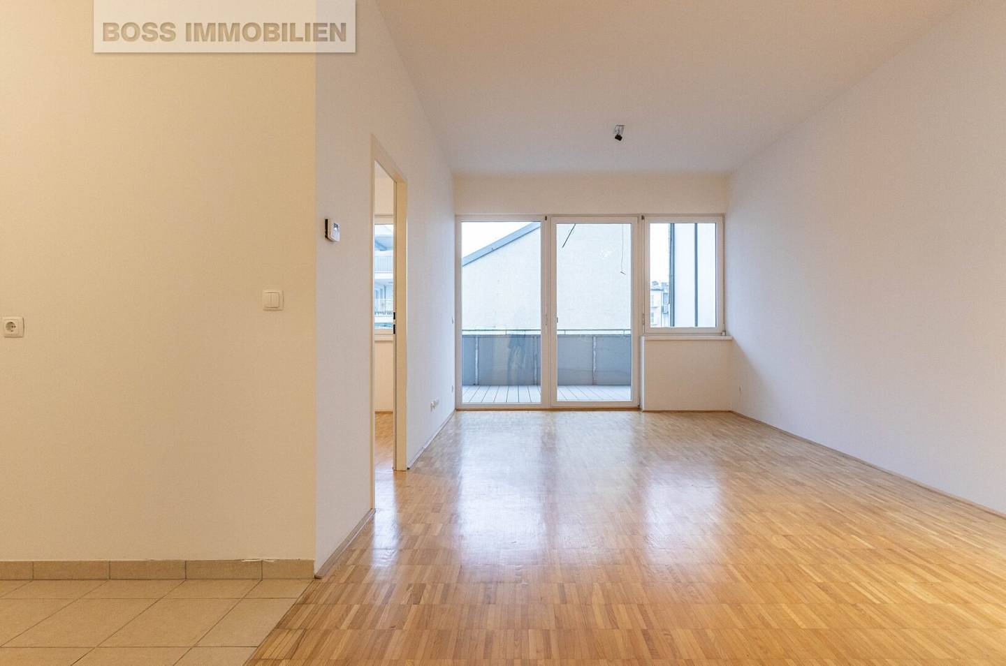 Apartment central location with loggia and lift