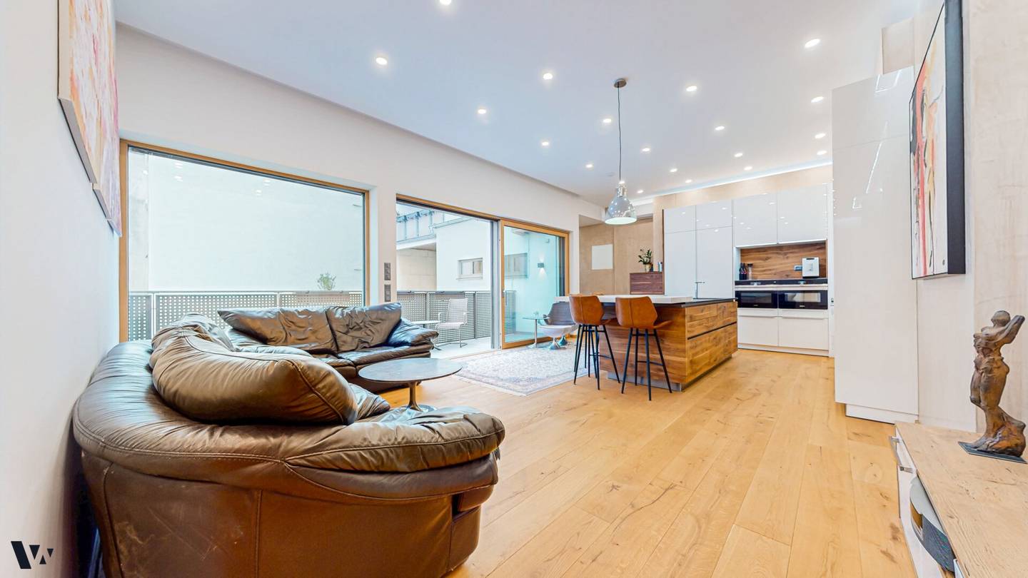 Top floor apartment with courtyard location and balcony