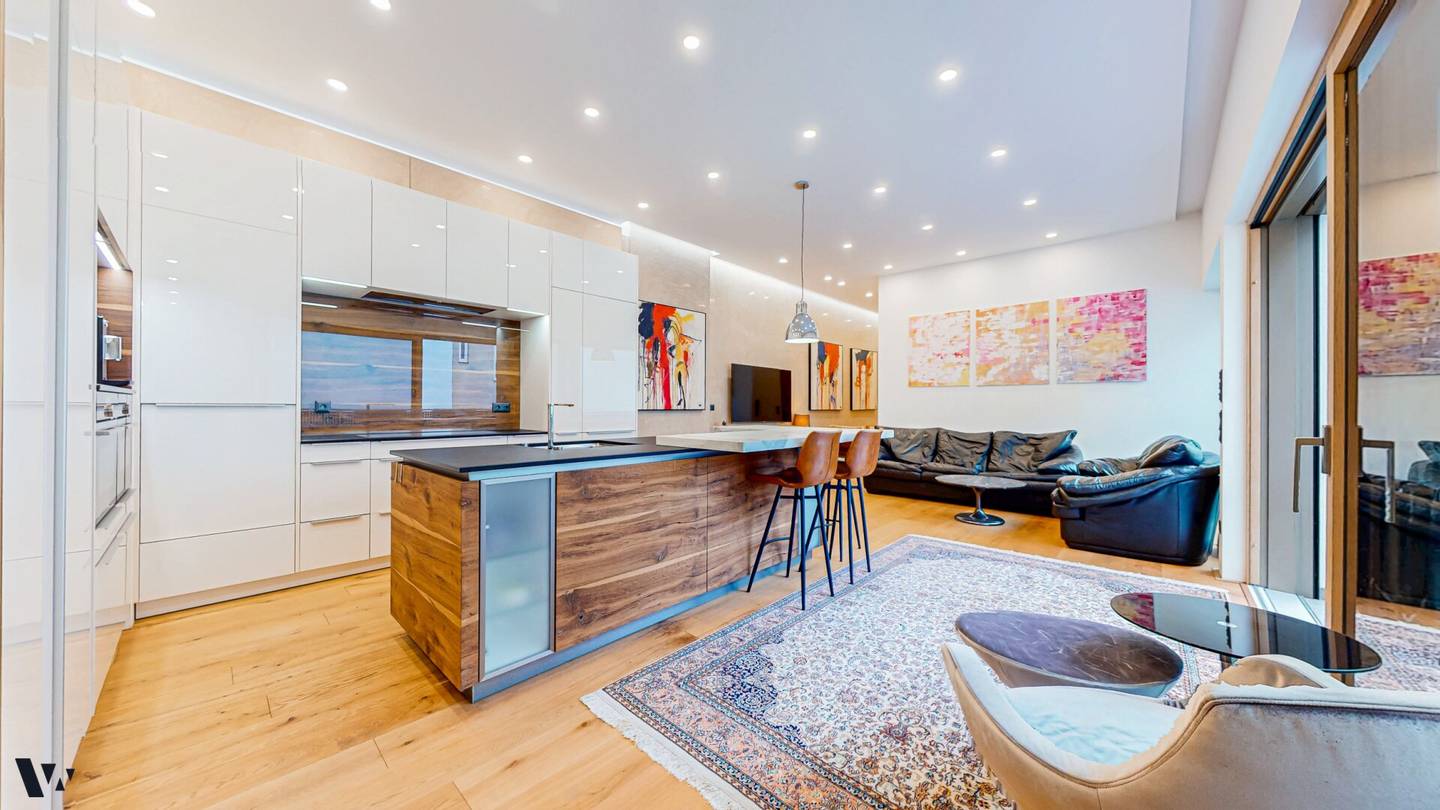 Top floor apartment with courtyard location and balcony