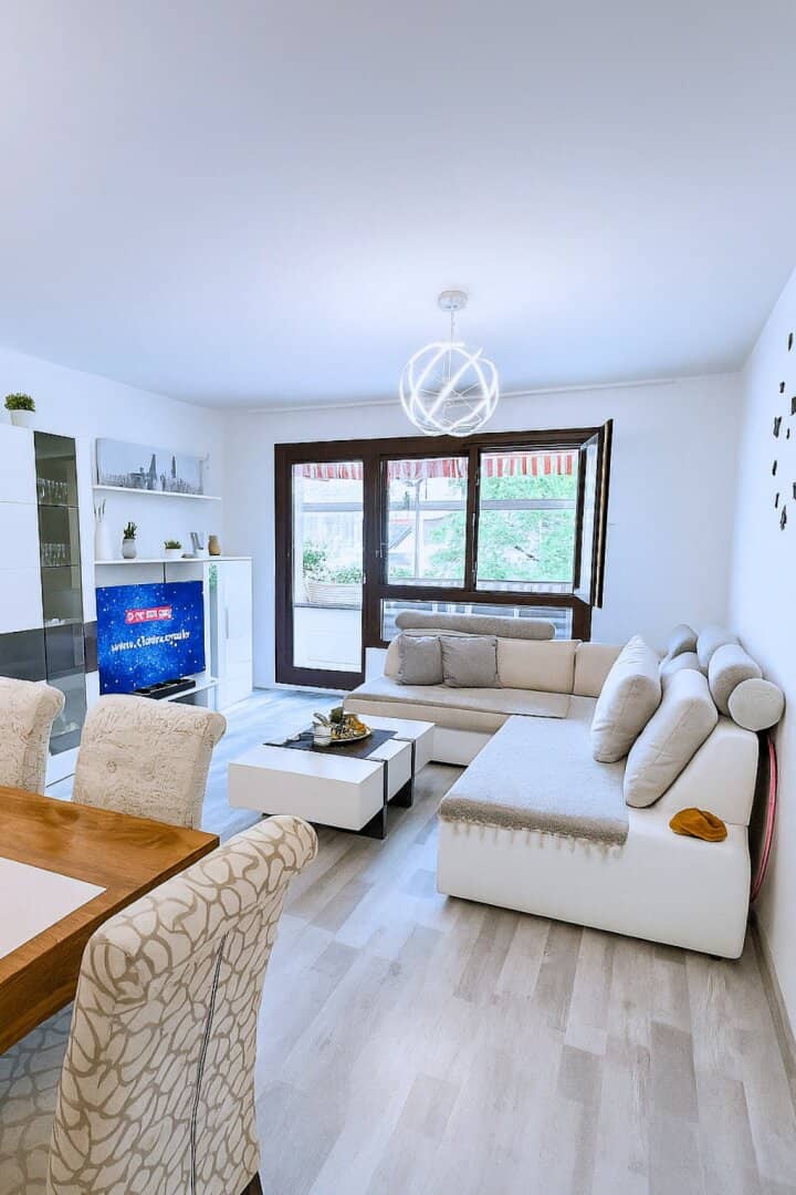 Sunny apartment with separate kitchen and terrace