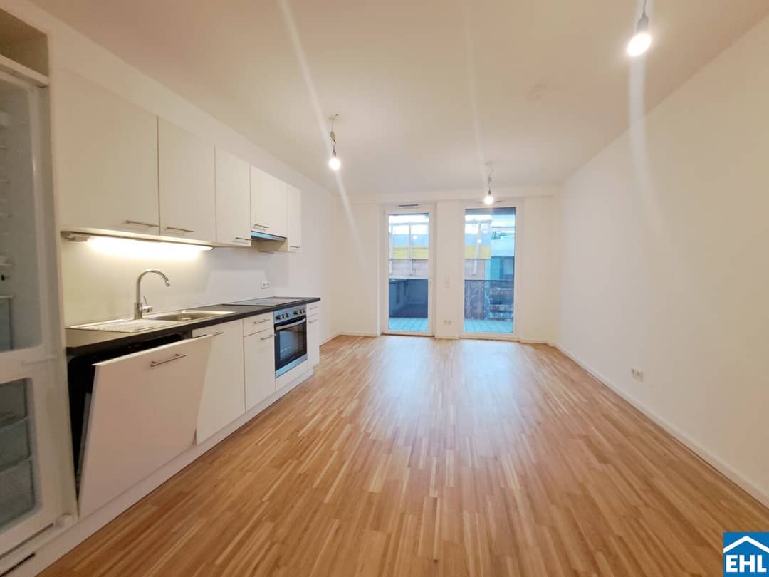 Bright 3 room apartment with courtyard facing balcony near Rochusmarkt
