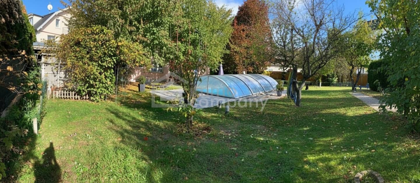 Einfamilienhaus mit Garten und Pool in ruhiger Lage