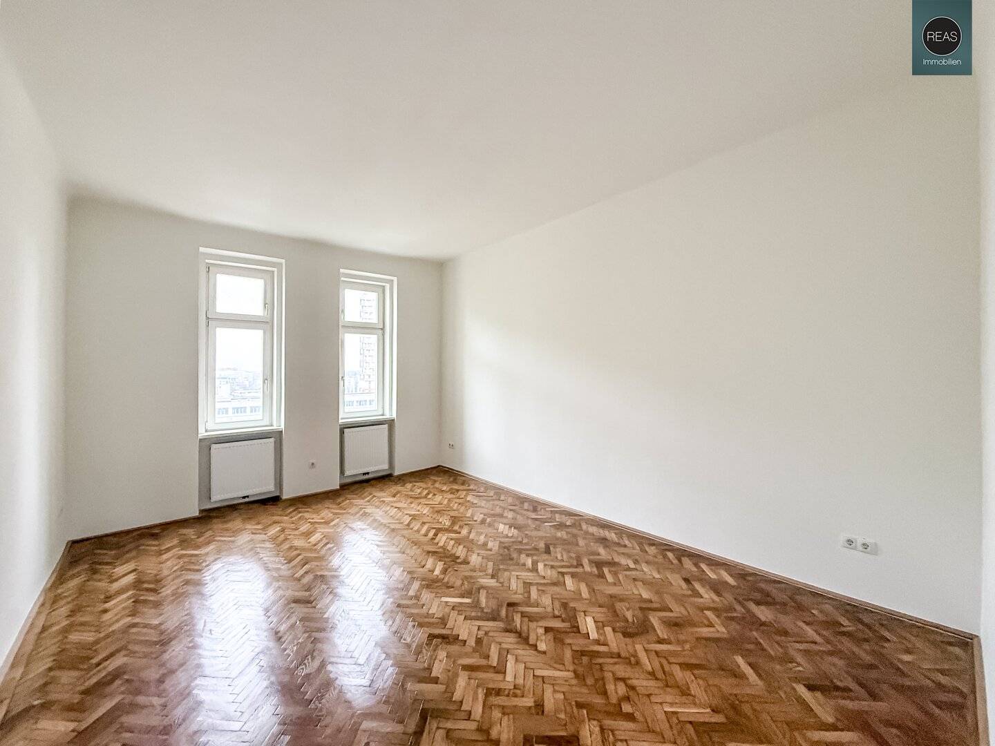 First occupancy: Office near St. Marx and Hyblerpark