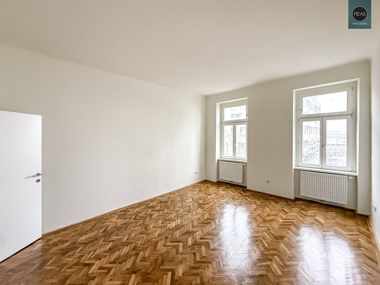 First occupancy: Office near St. Marx and Hyblerpark