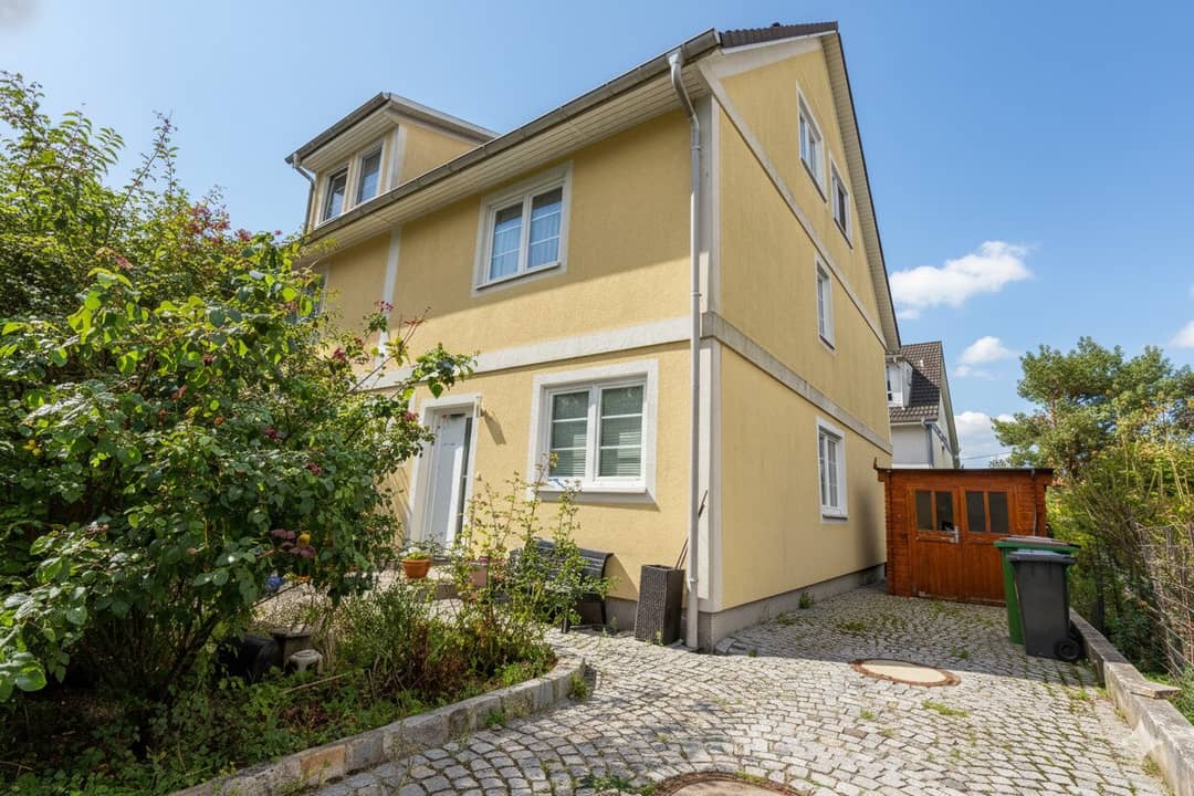 Bright Semi Detached House with Garden near Donaupark