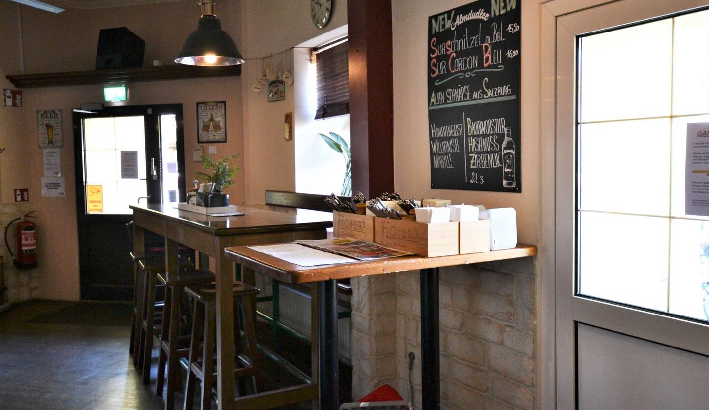 Gasthaus im 20. Bezirk Wien – Küche, Schanigarten, laufender Betrieb