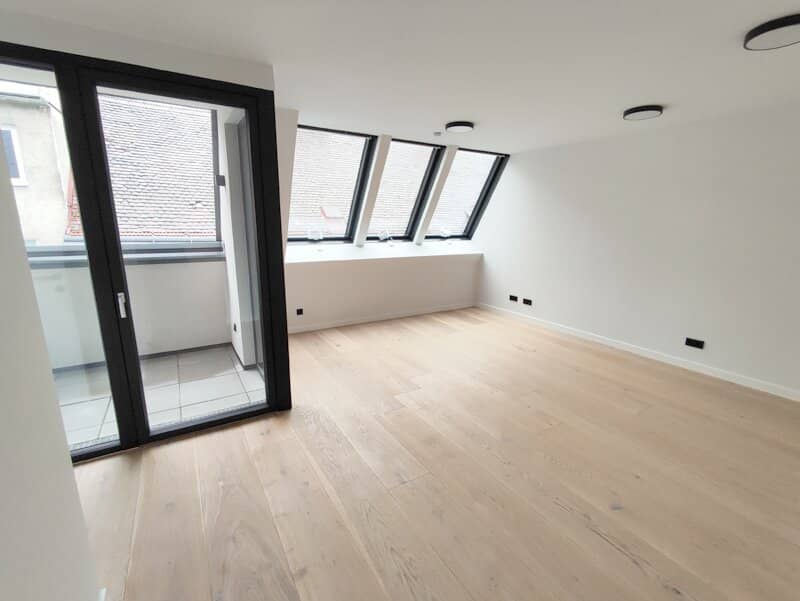 Apartment with loggia in newly renovated historic building near Naschmarkt
