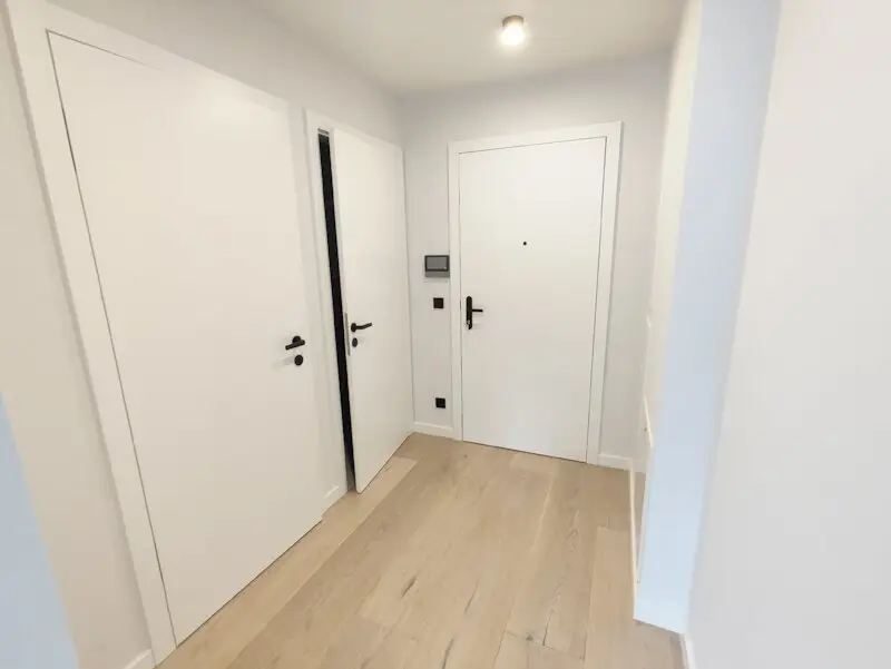 Apartment with loggia in newly renovated historic building near Naschmarkt