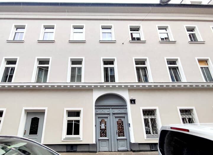 Apartment with loggia in newly renovated historic building near Naschmarkt