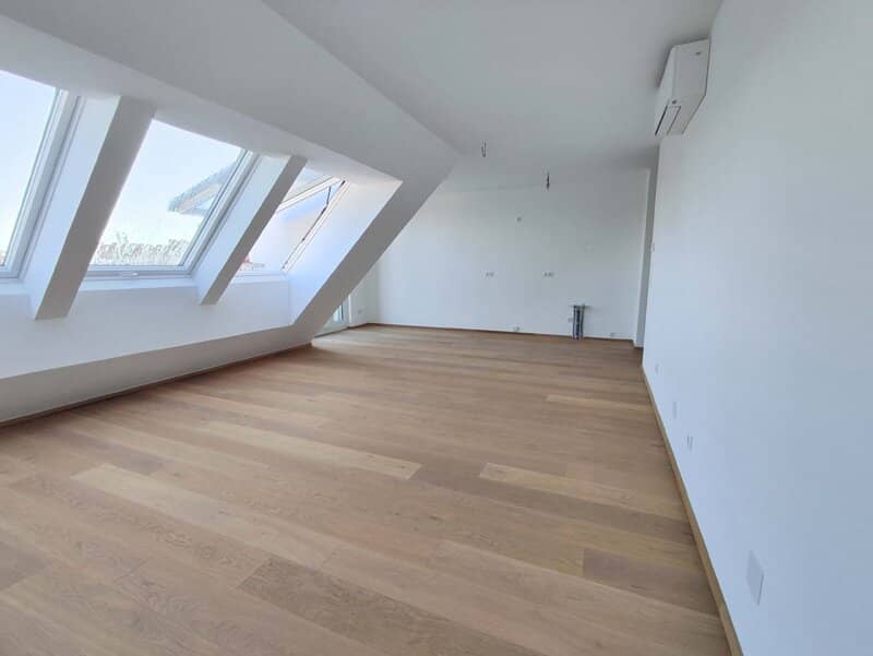 Light filled penthouse apartment with terrace and city view