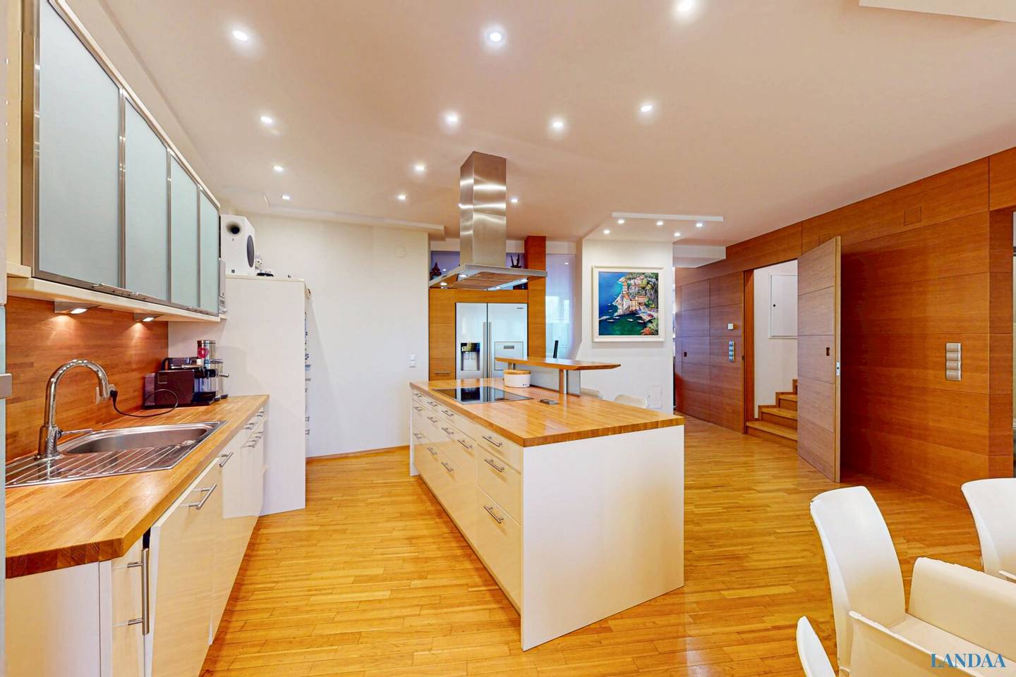 Dachgeschosswohnung terrace view central