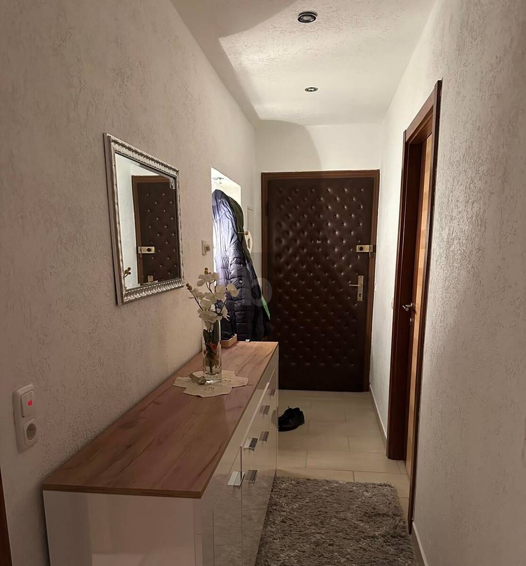 Möblierte Etagenwohnung mit Balkon und Kellerabteil