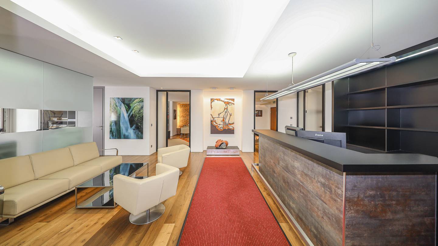 Representative apartment in central location with Horn view but German Title is used here as per instruction to include one neutral object type only
