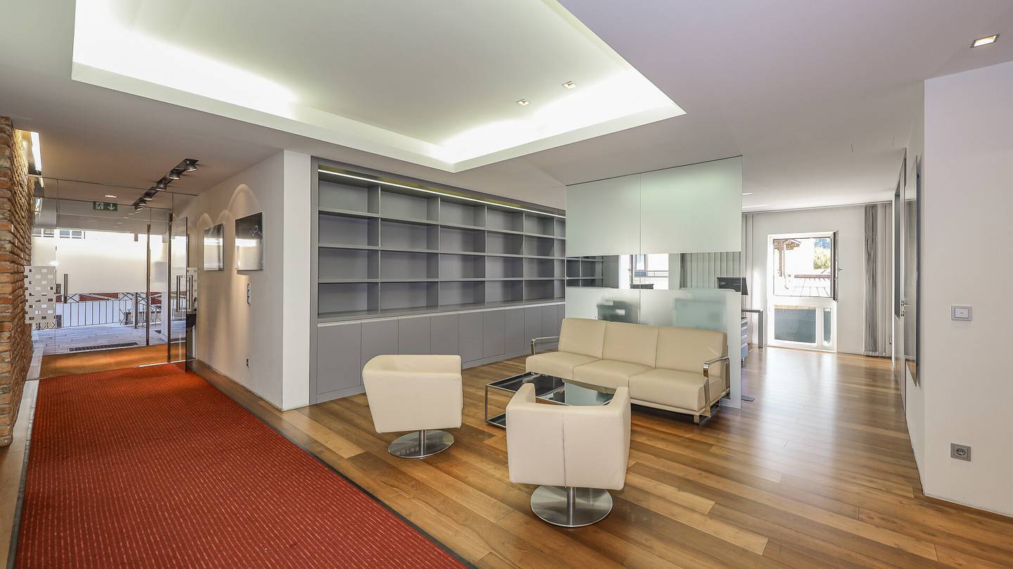 Representative apartment in central location with Horn view but German Title is used here as per instruction to include one neutral object type only