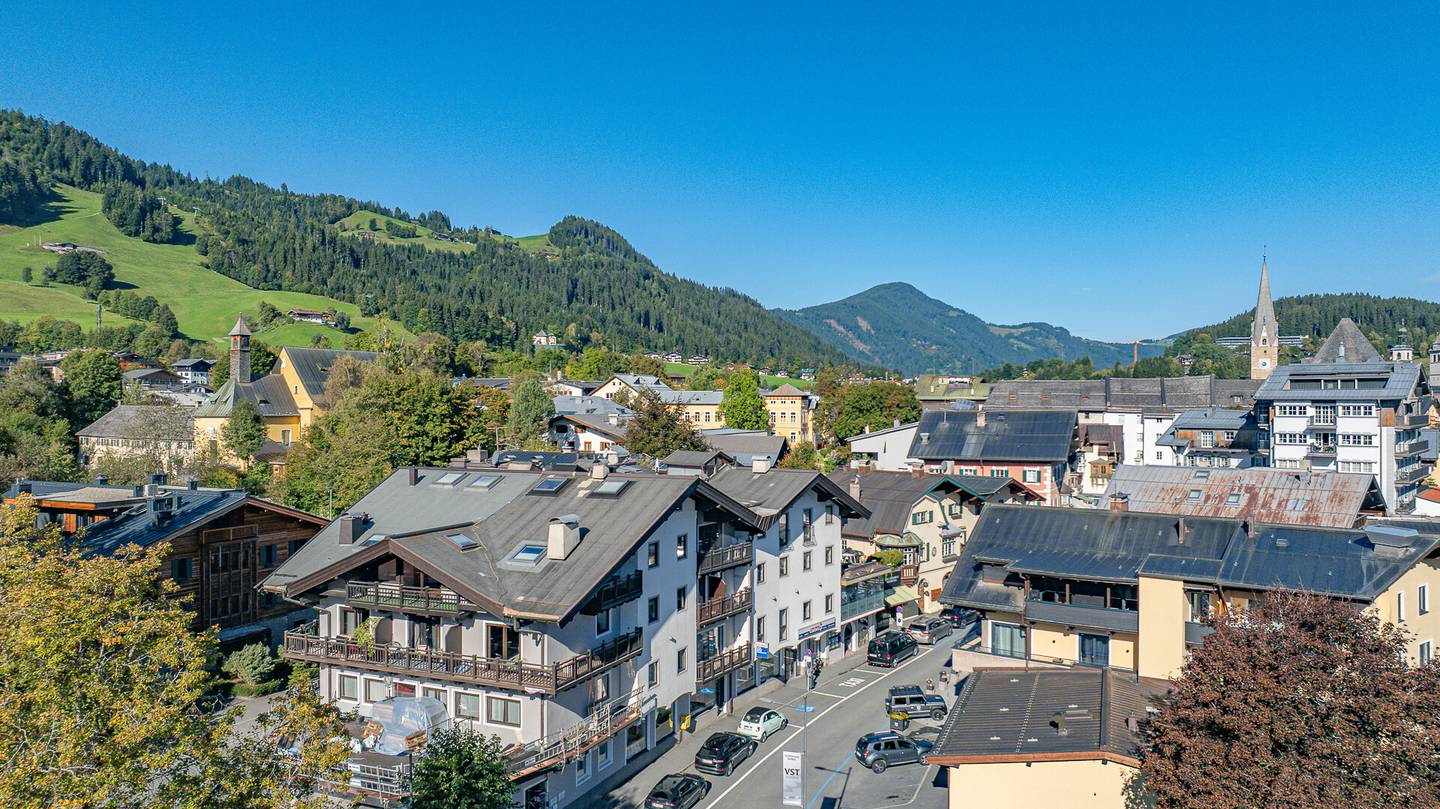 Representative apartment in central location with Horn view but German Title is used here as per instruction to include one neutral object type only