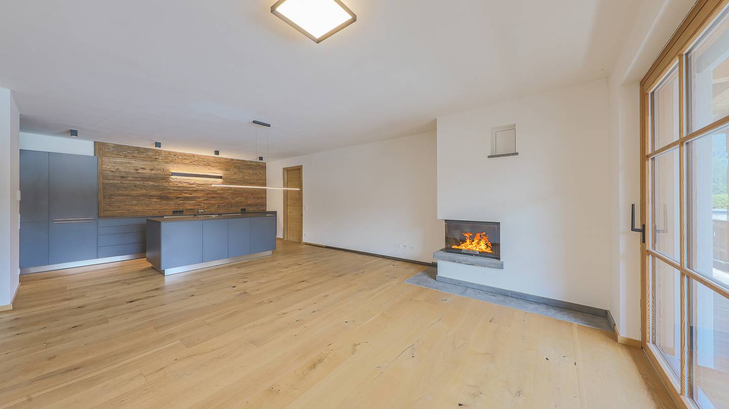 Neuwertige Wohnung mit Panoramablick und Balkon