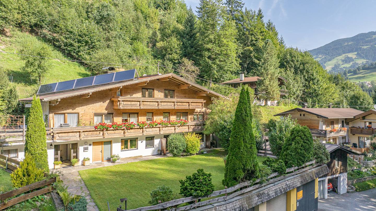 Großzügiges Mehrfamilienhaus mit 3 Wohnungen in Hopfgarten ruhige Lage