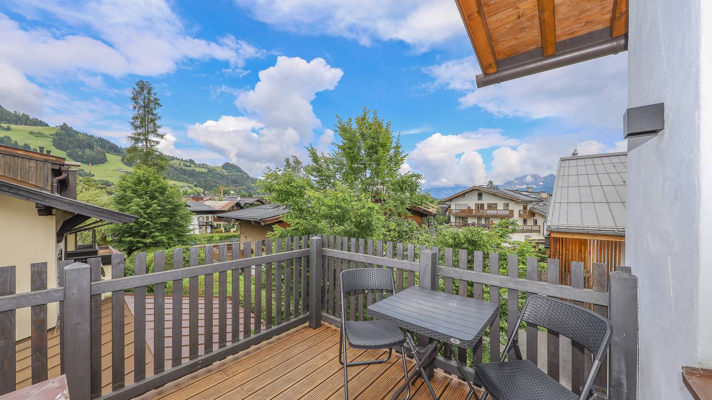 Wohnung mit Blick auf Hahnenkamm und Terrasse