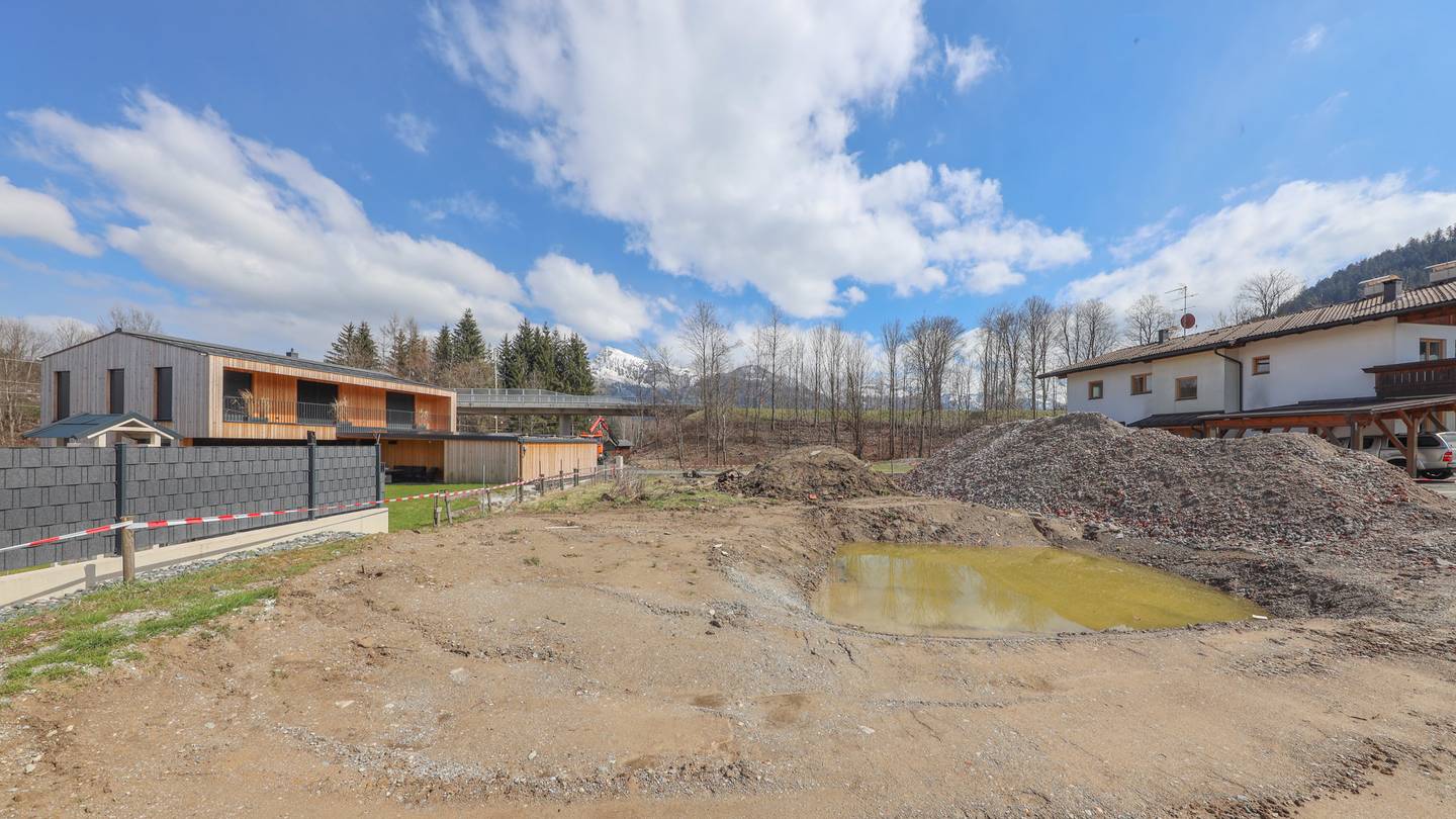 Baugrundstück mit Baugenehmigung in Gundhabing, Kitzbühel – sonnig