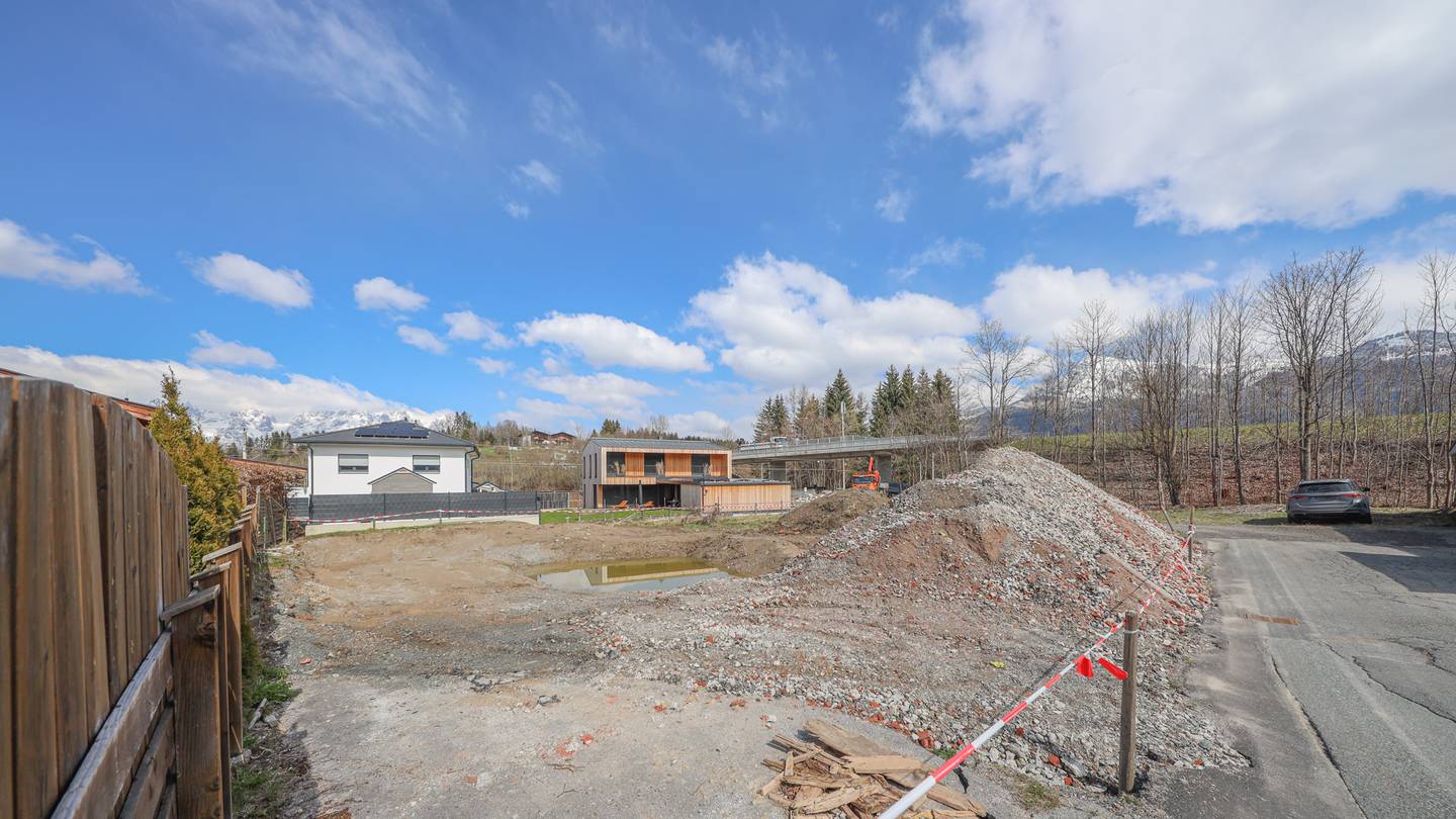 Baugrundstück mit Baugenehmigung in Gundhabing, Kitzbühel – sonnig