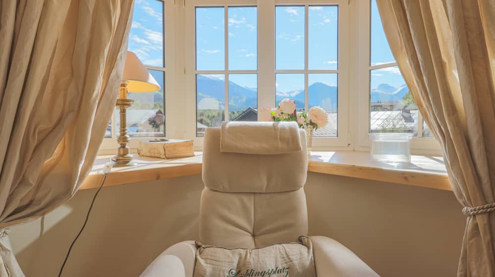 Wohnung mit Blick auf das Kitzbüheler Horn und Kamin