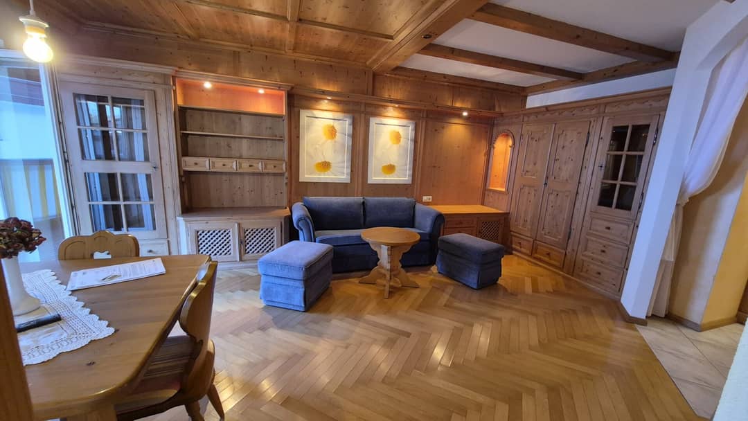Helle Etagenwohnung mit Balkon und Bergblick