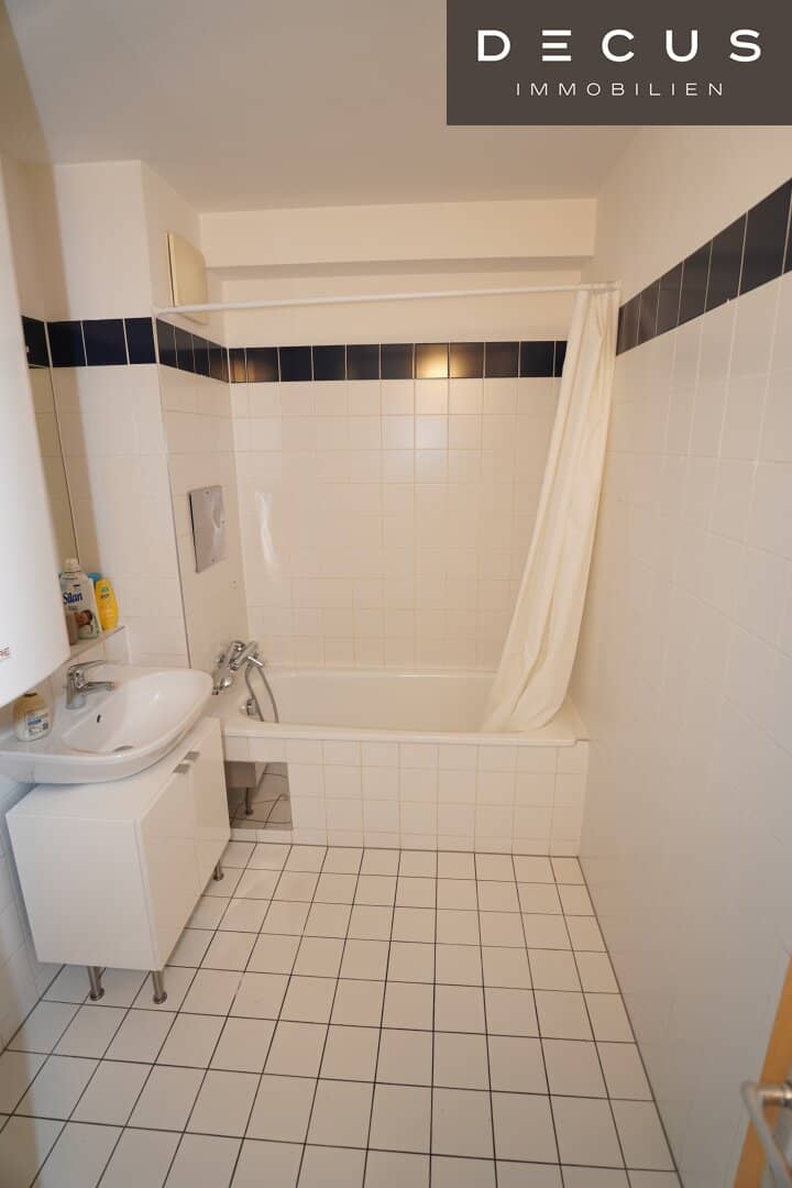 Bright apartment with garden near hospital