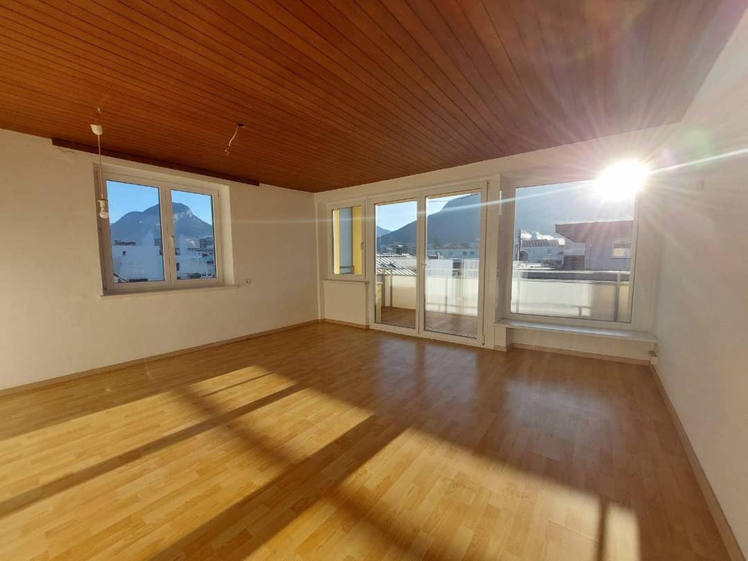 Apartment in central location with mountain view